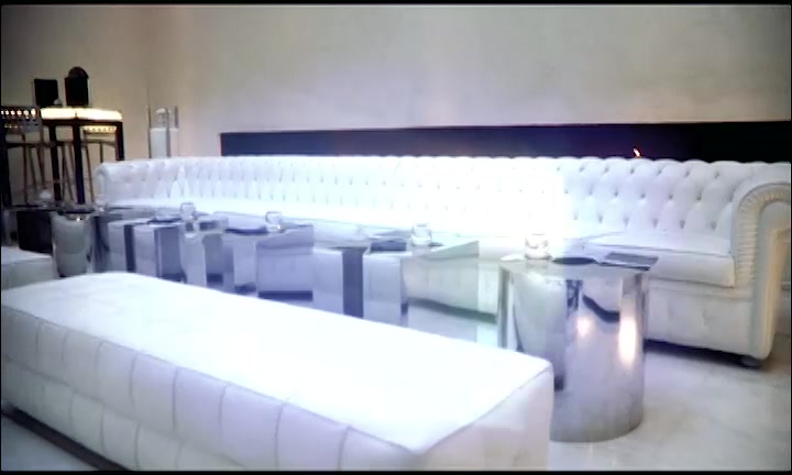 Le canapé blanc · générique