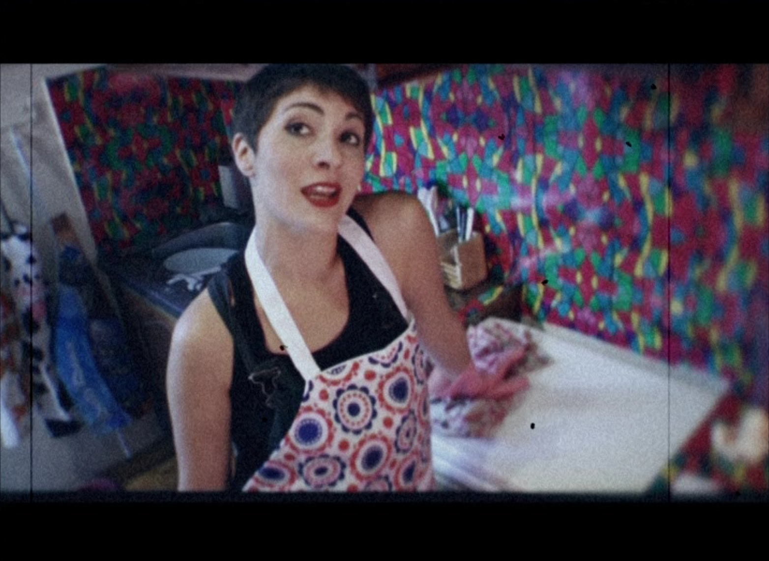 La chanteuse d’Electric Diva dans Treasure